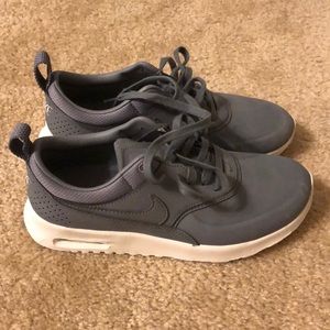 NWOT Leather Nike Air Max Thea size 5